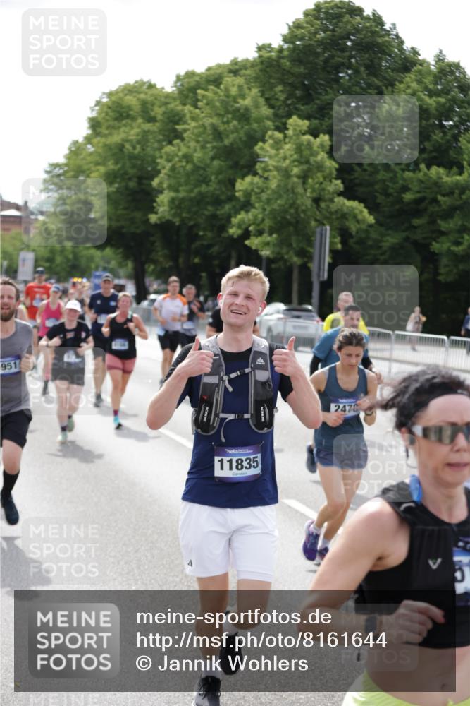 29.06.2025 - hella hamburg halbmarathon Jannik Wohlers http://msf.ph/oto/8161644 29.06.2025 10:20:02 Lombardsbrücke 1011, 1046, 1069, 1471, 1474, 2478, 3434, 3733, 3842, 4154, 4166, 4422, 4614, 5181, 5811, 5812, 5831, 5937, 6951, 7018, 7101, 7131, 7739, 8025, 8462, 8588, 9136, 9722, 9735, 9873, 10041, 10414, 10595, 10613, 10647, 10754, 11603, 11835, 12056, 12977, 13013, 14014, 14894, 15180, 15244, 15442, 15481, 16638, 17671, 18007, 19093 meine-sportfotos.de