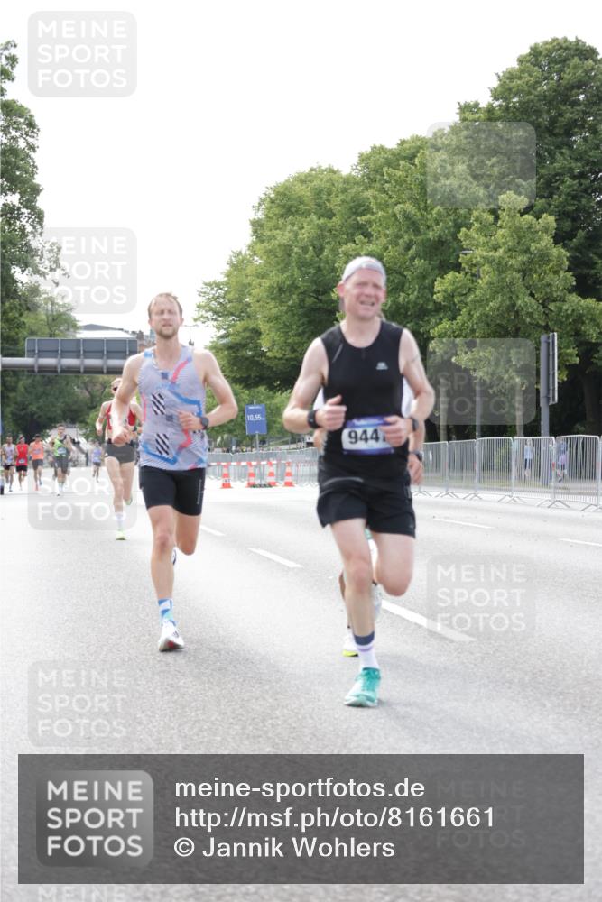 29.06.2025 - hella hamburg halbmarathon Jannik Wohlers http://msf.ph/oto/8161661 29.06.2025 09:39:58 Lombardsbrücke 34, 35, 52, 54, 6530, 9255, 9447, 10650, 12678, 14302, 15495, 16068, 16245, 16988, 19075 meine-sportfotos.de