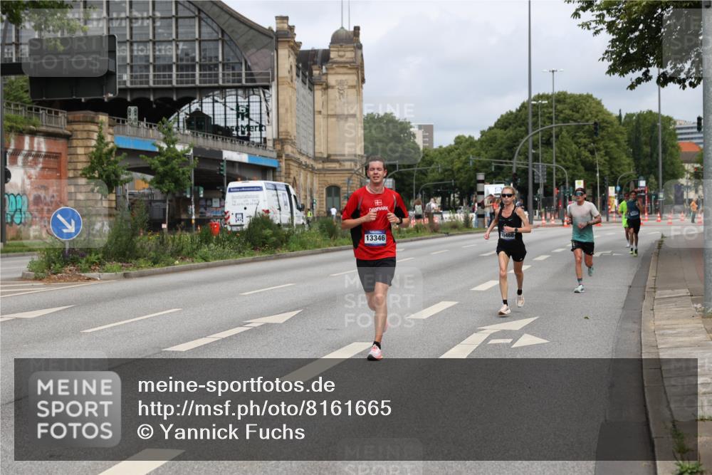 29.06.2025 - hella hamburg halbmarathon Yannick Fuchs http://msf.ph/oto/8161665 29.06.2025 10:21:05 20KM 4338, 9767, 10468, 11228, 13346, 14107, 16615, 17003 meine-sportfotos.de