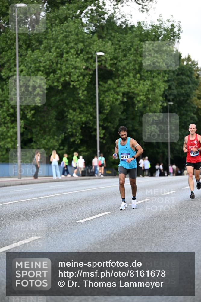 29.06.2025 - hella hamburg halbmarathon Dr. Thomas Lammeyer http://msf.ph/oto/8161678 29.06.2025 09:44:41 Kennedybrücke 2459, 4128, 4571, 6559, 9442, 10234, 10780, 11194 meine-sportfotos.de
