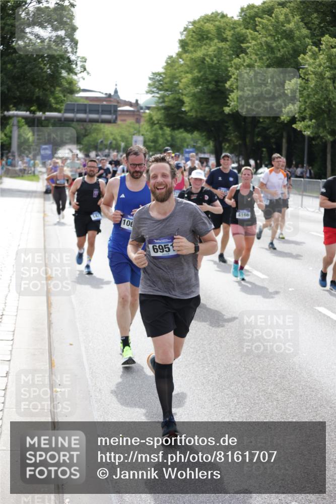 29.06.2025 - hella hamburg halbmarathon Jannik Wohlers http://msf.ph/oto/8161707 29.06.2025 10:20:03 Lombardsbrücke 1011, 1046, 1069, 1471, 1474, 2478, 3434, 3733, 3842, 4154, 4166, 4422, 4614, 5181, 5831, 5937, 6951, 7018, 7101, 7131, 7739, 8025, 8462, 8588, 9136, 9722, 9873, 10041, 10414, 10595, 10613, 10647, 10754, 11603, 11835, 12056, 12977, 13013, 14014, 14894, 15180, 15244, 15442, 15481, 15513, 16638, 17581, 17671, 18007, 19014, 19093 meine-sportfotos.de