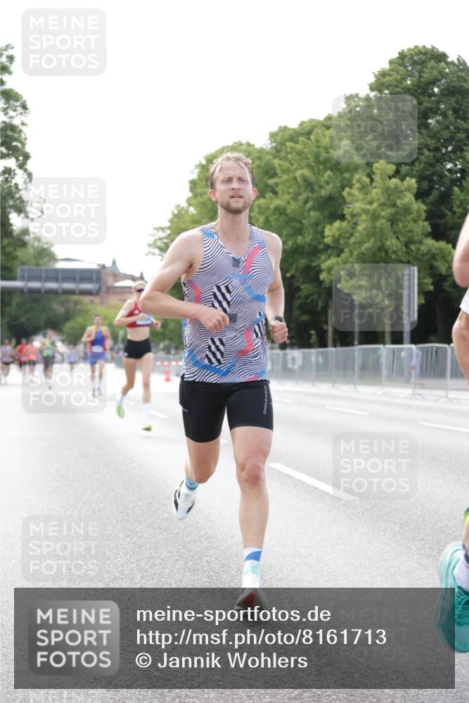 29.06.2025 - hella hamburg halbmarathon Jannik Wohlers http://msf.ph/oto/8161713 29.06.2025 09:39:59 Lombardsbrücke 34, 35, 52, 54, 6530, 9255, 9447, 10650, 12678, 14302, 15495, 16068, 16245, 16988, 19075 meine-sportfotos.de