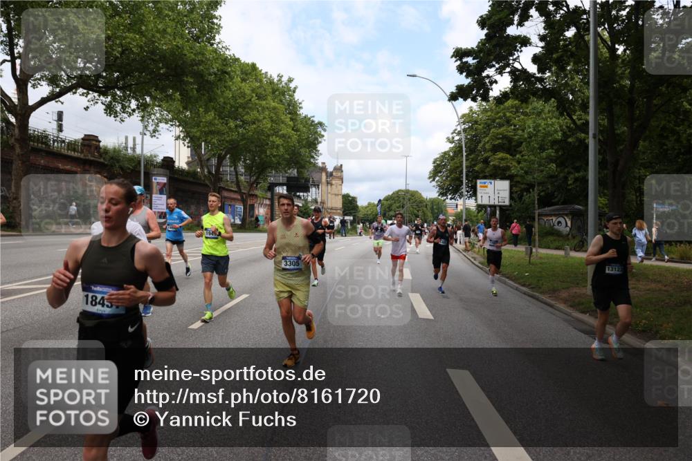 29.06.2025 - hella hamburg halbmarathon Yannick Fuchs http://msf.ph/oto/8161720 29.06.2025 10:39:03 20KM 1057, 1413, 1468, 1520, 1697, 1782, 1941, 2415, 2970, 3098, 3305, 4691, 4991, 5884, 7710, 8928, 9302, 11809, 12159, 12711, 13123, 13975, 14351, 14464, 14686, 14687, 14703, 14816, 16058, 16506, 17097, 17120, 17406, 18539, 18560, 18806, 19207 meine-sportfotos.de