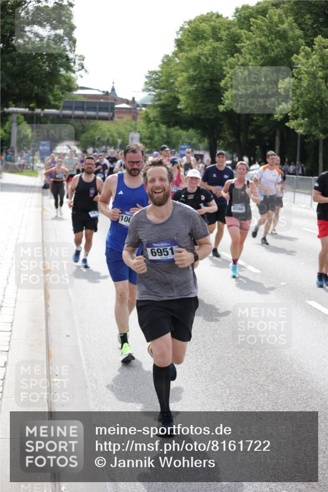 29.06.2025 - hella hamburg halbmarathon Jannik Wohlers http://msf.ph/oto/8161722 29.06.2025 10:20:03 Lombardsbrücke 1011, 1046, 1069, 1471, 1474, 2478, 3434, 3733, 3842, 4154, 4166, 4422, 4614, 5181, 5831, 5937, 6951, 7018, 7101, 7131, 7739, 8025, 8462, 8588, 9136, 9722, 9873, 10041, 10414, 10595, 10613, 10647, 10754, 11603, 11835, 12056, 12977, 13013, 14014, 14894, 15180, 15244, 15442, 15481, 15513, 16638, 17581, 17671, 18007, 19014, 19093 meine-sportfotos.de