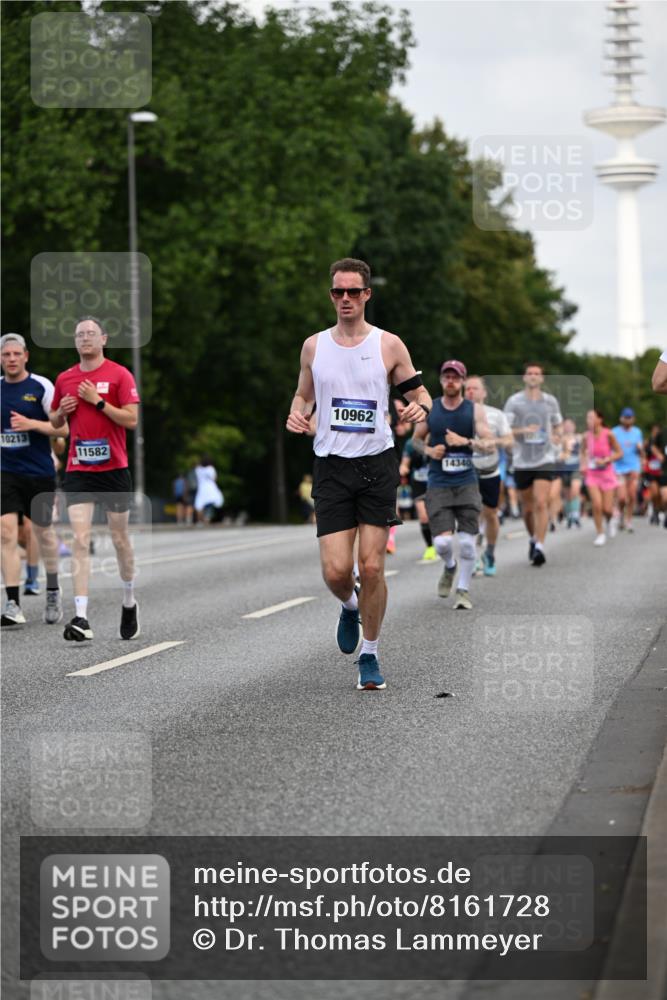 29.06.2025 - hella hamburg halbmarathon Dr. Thomas Lammeyer http://msf.ph/oto/8161728 29.06.2025 10:08:40 Kennedybrücke 1316, 1367, 1377, 1674, 2011, 2463, 2698, 3413, 4146, 4904, 5354, 5365, 5976, 6311, 6706, 6709, 8089, 8217, 10213, 10756, 10962 meine-sportfotos.de
