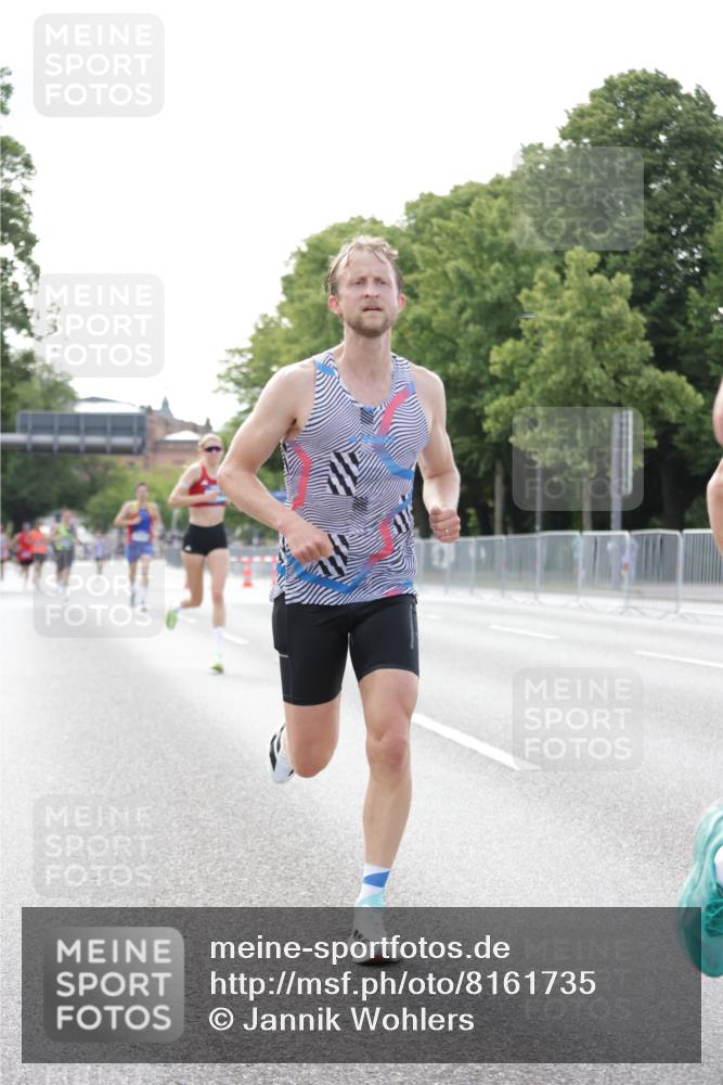 29.06.2025 - hella hamburg halbmarathon Jannik Wohlers http://msf.ph/oto/8161735 29.06.2025 09:39:59 Lombardsbrücke 34, 35, 52, 54, 6530, 9255, 9447, 10650, 12678, 14302, 15495, 16068, 16245, 16988, 19075 meine-sportfotos.de