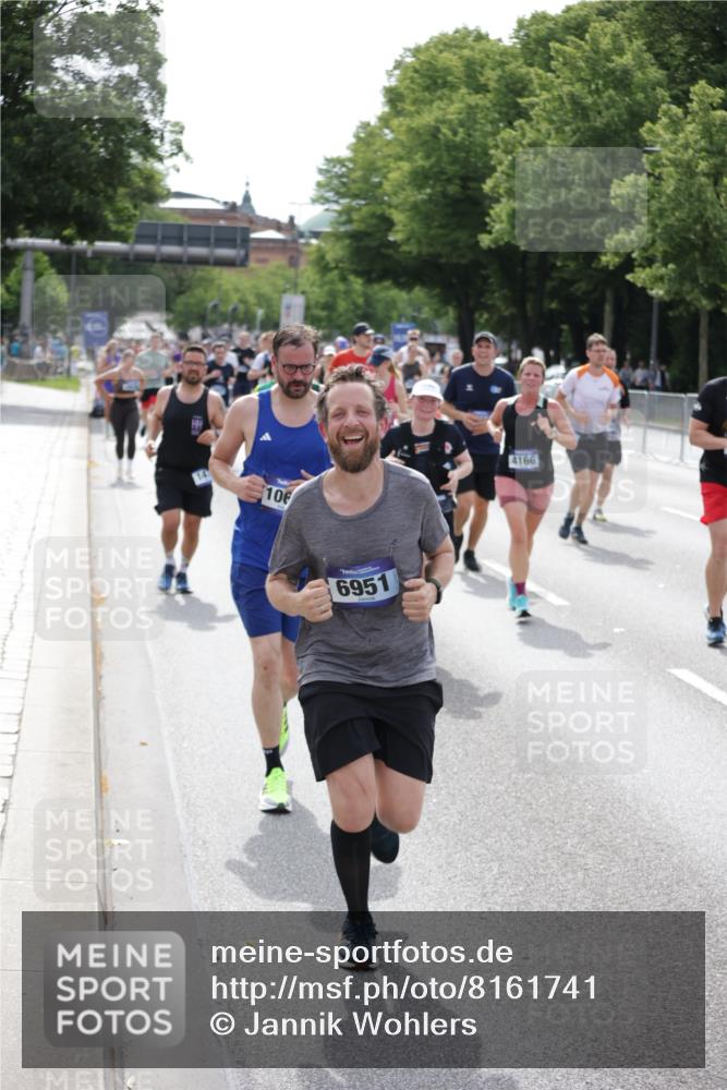 29.06.2025 - hella hamburg halbmarathon Jannik Wohlers http://msf.ph/oto/8161741 29.06.2025 10:20:03 Lombardsbrücke 1011, 1046, 1069, 1471, 1474, 2478, 3434, 3733, 3842, 4154, 4166, 4422, 4614, 5181, 5831, 5937, 6951, 7018, 7101, 7131, 7739, 8025, 8462, 8588, 9136, 9722, 9873, 10041, 10414, 10595, 10613, 10647, 10754, 11603, 11835, 12056, 12977, 13013, 14014, 14894, 15180, 15244, 15442, 15481, 15513, 16638, 17581, 17671, 18007, 19014, 19093 meine-sportfotos.de