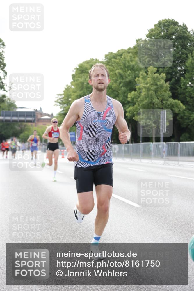29.06.2025 - hella hamburg halbmarathon Jannik Wohlers http://msf.ph/oto/8161750 29.06.2025 09:39:59 Lombardsbrücke 34, 35, 52, 54, 6530, 9255, 9447, 10650, 12678, 14302, 15495, 16068, 16245, 16988, 19075 meine-sportfotos.de