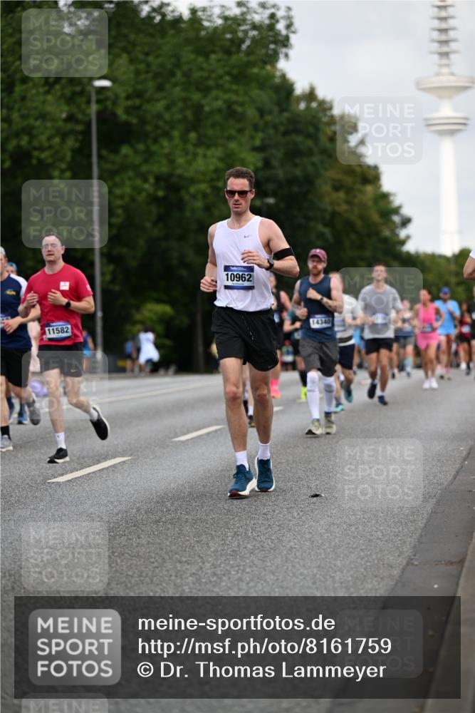 29.06.2025 - hella hamburg halbmarathon Dr. Thomas Lammeyer http://msf.ph/oto/8161759 29.06.2025 10:08:40 Kennedybrücke 1316, 1367, 1377, 1674, 2011, 2463, 2698, 3413, 4146, 4904, 5354, 5365, 5976, 6311, 6706, 6709, 8089, 8217, 10213, 10756, 10962 meine-sportfotos.de