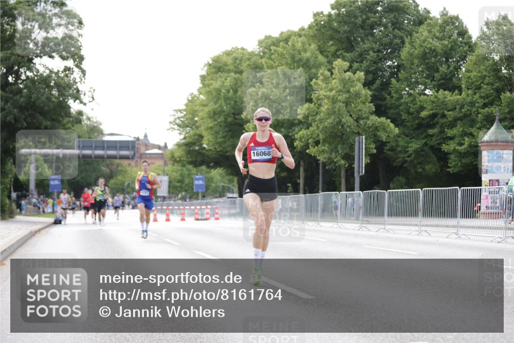 29.06.2025 - hella hamburg halbmarathon Jannik Wohlers http://msf.ph/oto/8161764 29.06.2025 09:40:01 Lombardsbrücke 34, 35, 52, 54, 6530, 9151, 9255, 9447, 10650, 12678, 14302, 15495, 16068, 16245, 16988, 19075 meine-sportfotos.de