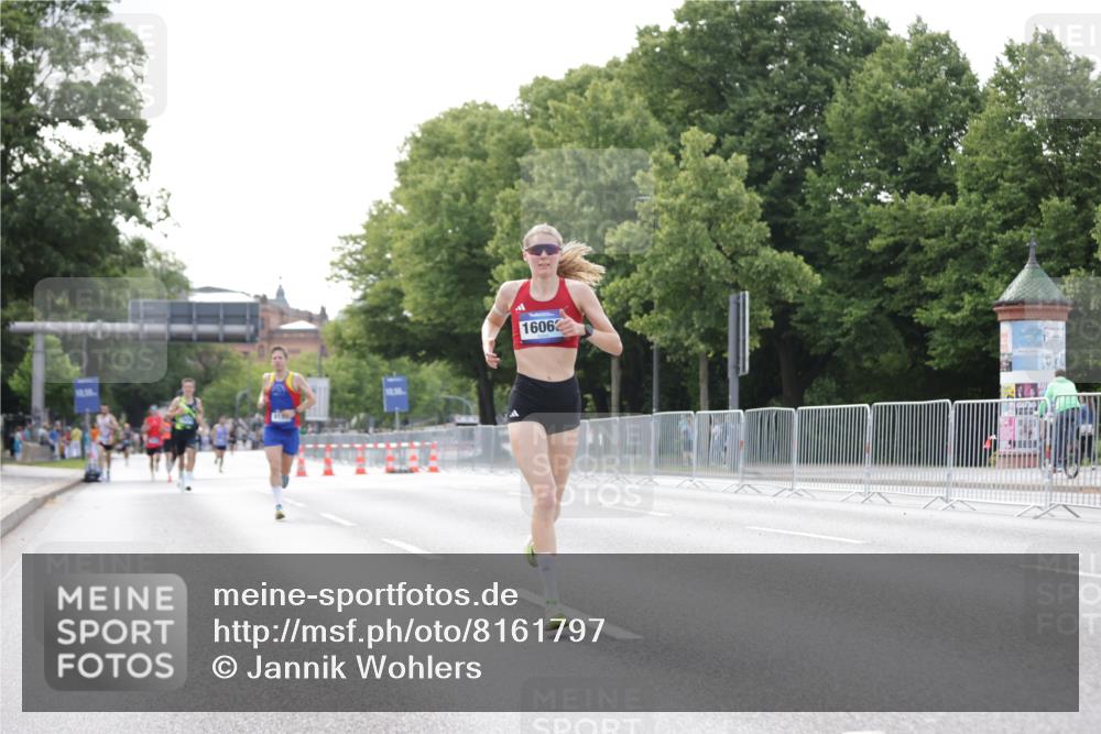 29.06.2025 - hella hamburg halbmarathon Jannik Wohlers http://msf.ph/oto/8161797 29.06.2025 09:40:01 Lombardsbrücke 34, 35, 52, 54, 6530, 9151, 9255, 9447, 10650, 12678, 14302, 15495, 16068, 16245, 16988, 19075 meine-sportfotos.de