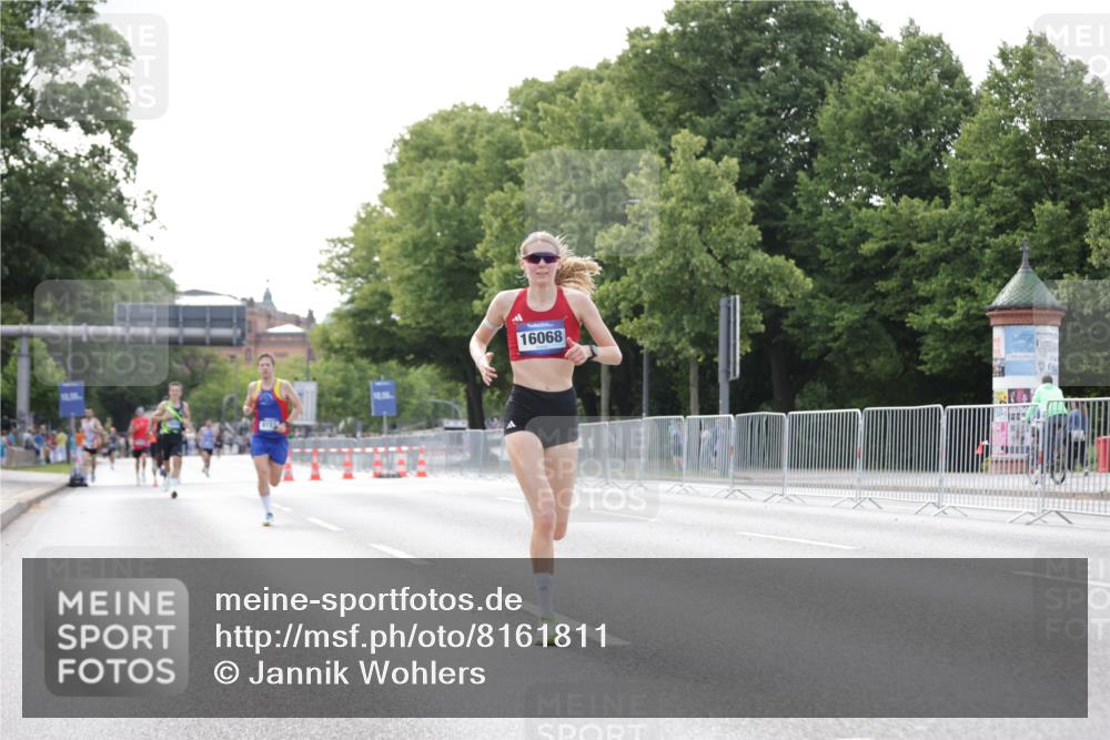 29.06.2025 - hella hamburg halbmarathon Jannik Wohlers http://msf.ph/oto/8161811 29.06.2025 09:40:01 Lombardsbrücke 34, 35, 52, 54, 6530, 9151, 9255, 9447, 10650, 12678, 14302, 15495, 16068, 16245, 16988, 19075 meine-sportfotos.de