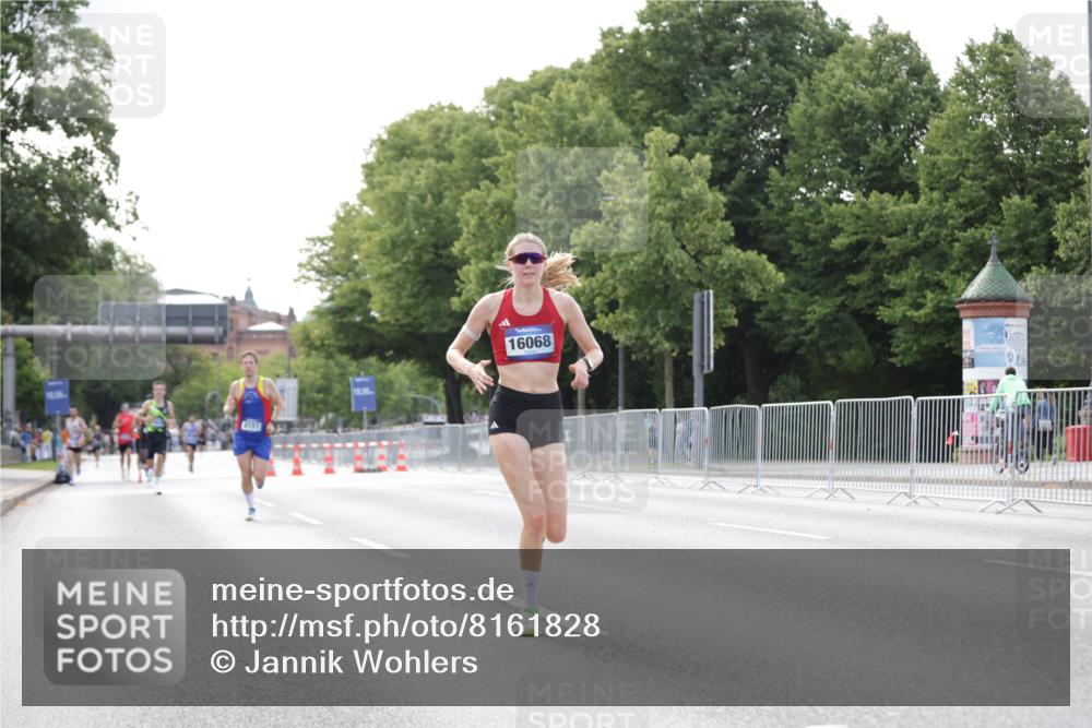 29.06.2025 - hella hamburg halbmarathon Jannik Wohlers http://msf.ph/oto/8161828 29.06.2025 09:40:01 Lombardsbrücke 34, 35, 52, 54, 6530, 9151, 9255, 9447, 10650, 12678, 14302, 15495, 16068, 16245, 16988, 19075 meine-sportfotos.de