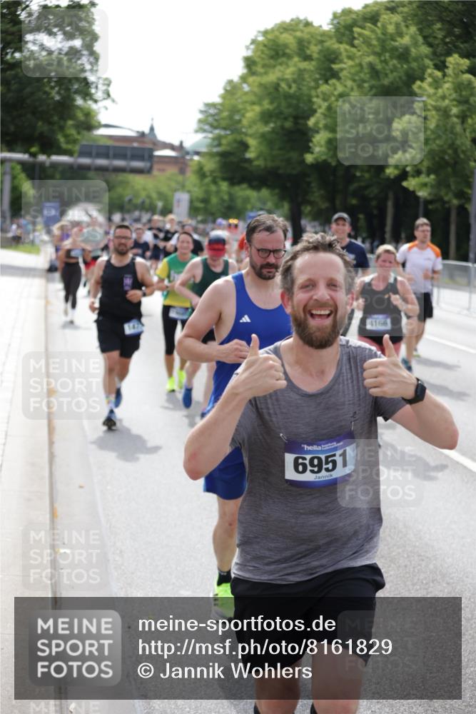 29.06.2025 - hella hamburg halbmarathon Jannik Wohlers http://msf.ph/oto/8161829 29.06.2025 10:20:04 Lombardsbrücke 1011, 1046, 1069, 1471, 1474, 2478, 3434, 3733, 3842, 4154, 4166, 4422, 4754, 4869, 5181, 5831, 5937, 6951, 7018, 7101, 7131, 8025, 8588, 9136, 9722, 9873, 10041, 10414, 10595, 10613, 10647, 10754, 11603, 11835, 11995, 12056, 12977, 13013, 14014, 14502, 14894, 15180, 15244, 15442, 15481, 15513, 16638, 17581, 17671, 17987, 18007, 19014, 19093 meine-sportfotos.de