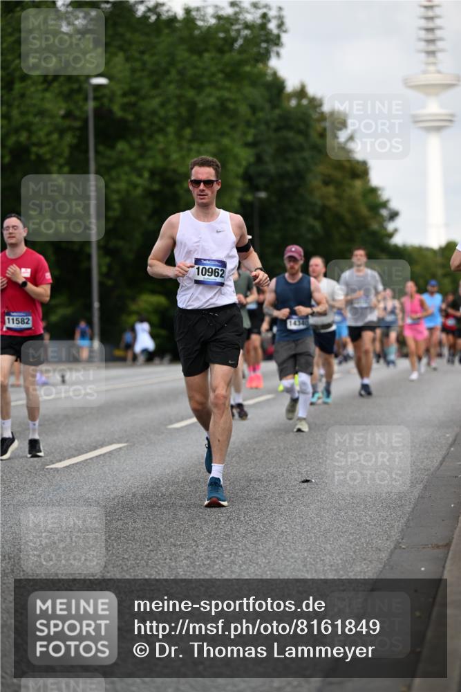 29.06.2025 - hella hamburg halbmarathon Dr. Thomas Lammeyer http://msf.ph/oto/8161849 29.06.2025 10:08:40 Kennedybrücke 1316, 1367, 1377, 1674, 2011, 2463, 2698, 3413, 4146, 4904, 5354, 5365, 5976, 6311, 6706, 6709, 8089, 8217, 10213, 10756, 10962 meine-sportfotos.de