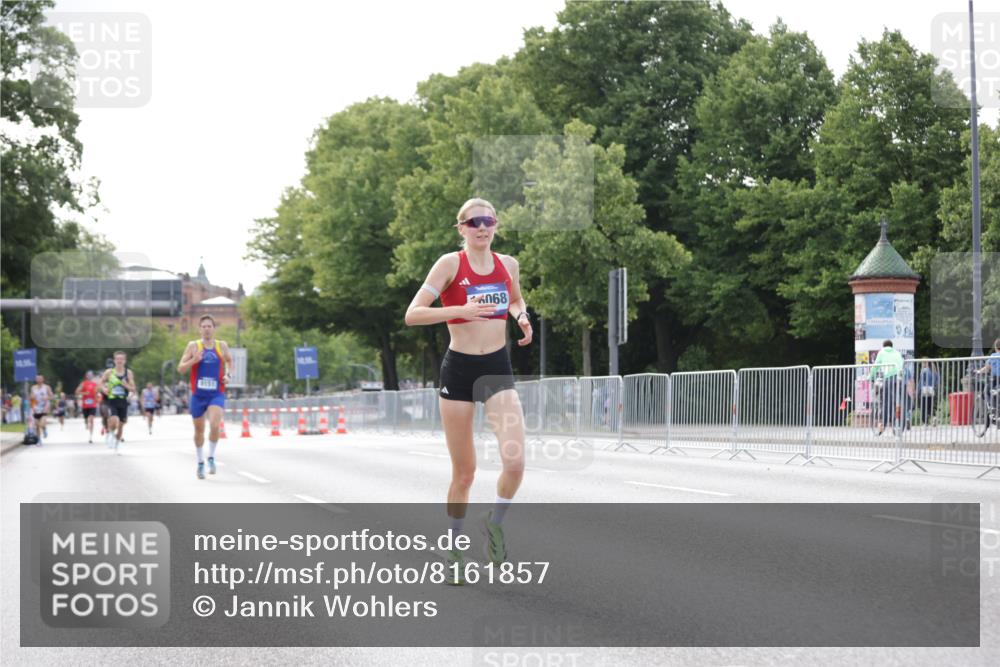 29.06.2025 - hella hamburg halbmarathon Jannik Wohlers http://msf.ph/oto/8161857 29.06.2025 09:40:01 Lombardsbrücke 34, 35, 52, 54, 6530, 9151, 9255, 9447, 10650, 12678, 14302, 15495, 16068, 16245, 16988, 19075 meine-sportfotos.de