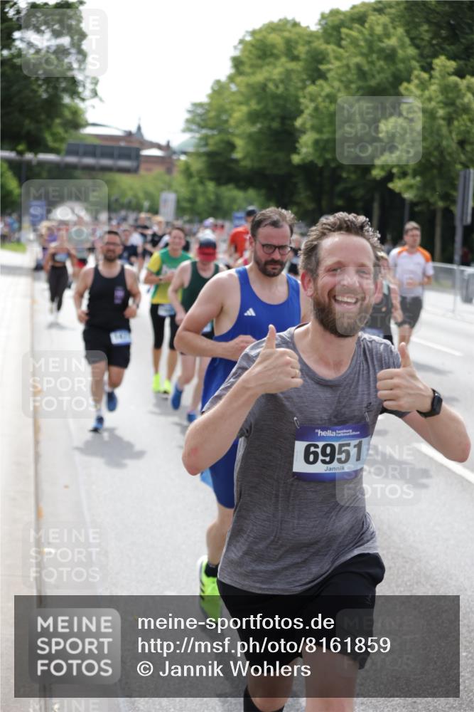 29.06.2025 - hella hamburg halbmarathon Jannik Wohlers http://msf.ph/oto/8161859 29.06.2025 10:20:04 Lombardsbrücke 1011, 1046, 1069, 1471, 1474, 2478, 3434, 3733, 3842, 4154, 4166, 4422, 4754, 4869, 5181, 5831, 5937, 6951, 7018, 7101, 7131, 8025, 8588, 9136, 9722, 9873, 10041, 10414, 10595, 10613, 10647, 10754, 11603, 11835, 11995, 12056, 12977, 13013, 14014, 14502, 14894, 15180, 15244, 15442, 15481, 15513, 16638, 17581, 17671, 17987, 18007, 19014, 19093 meine-sportfotos.de
