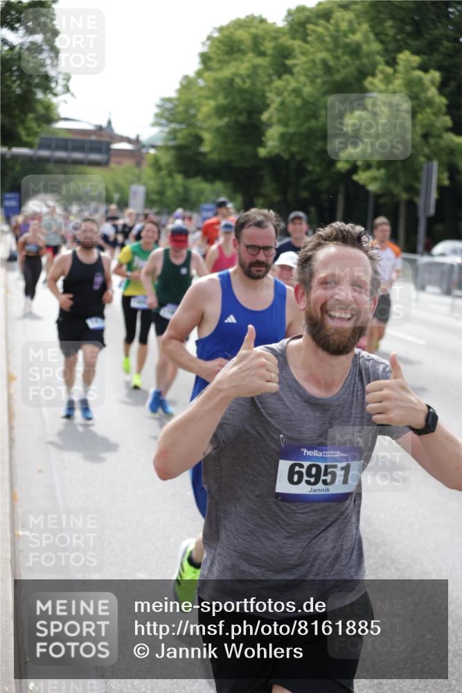29.06.2025 - hella hamburg halbmarathon Jannik Wohlers http://msf.ph/oto/8161885 29.06.2025 10:20:04 Lombardsbrücke 1011, 1046, 1069, 1471, 1474, 2478, 3434, 3733, 3842, 4154, 4166, 4422, 4754, 4869, 5181, 5831, 5937, 6951, 7018, 7101, 7131, 8025, 8588, 9136, 9722, 9873, 10041, 10414, 10595, 10613, 10647, 10754, 11603, 11835, 11995, 12056, 12977, 13013, 14014, 14502, 14894, 15180, 15244, 15442, 15481, 15513, 16638, 17581, 17671, 17987, 18007, 19014, 19093 meine-sportfotos.de