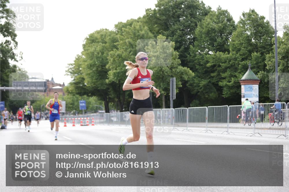 29.06.2025 - hella hamburg halbmarathon Jannik Wohlers http://msf.ph/oto/8161913 29.06.2025 09:40:01 Lombardsbrücke 34, 35, 52, 54, 6530, 9151, 9255, 9447, 10650, 12678, 14302, 15495, 16068, 16245, 16988, 19075 meine-sportfotos.de