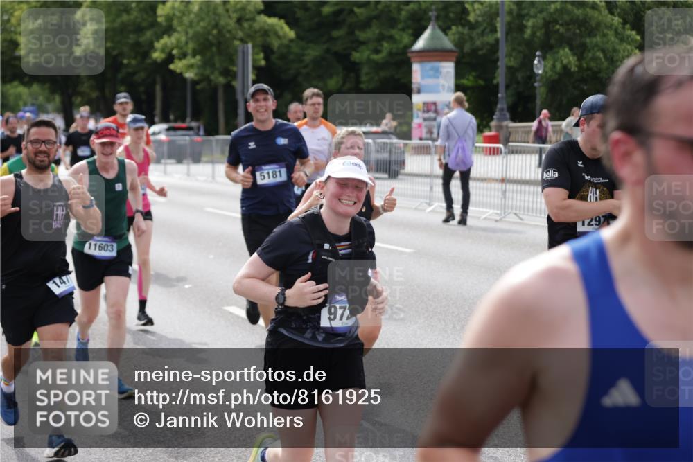 29.06.2025 - hella hamburg halbmarathon Jannik Wohlers http://msf.ph/oto/8161925 29.06.2025 10:20:06 Lombardsbrücke 1011, 1046, 1069, 1471, 1474, 2053, 2478, 3733, 4154, 4166, 4422, 4754, 4869, 5181, 5625, 5831, 5937, 6951, 7018, 7131, 8025, 8588, 9722, 9873, 10041, 10613, 10647, 11603, 11835, 11995, 12056, 12977, 13013, 14500, 14502, 14503, 14894, 15180, 15244, 15442, 15481, 15513, 16254, 16638, 17581, 17671, 17987, 18007, 18423, 18908, 19014, 19093 meine-sportfotos.de