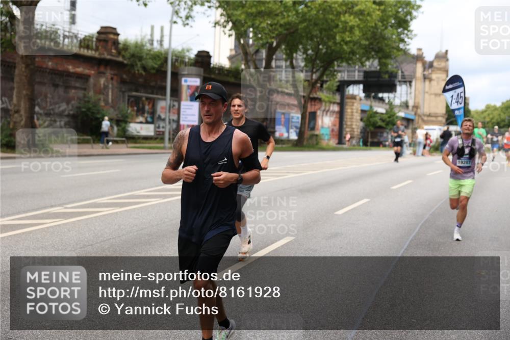 29.06.2025 - hella hamburg halbmarathon Yannick Fuchs http://msf.ph/oto/8161928 29.06.2025 10:39:06 20KM 1057, 1413, 1424, 1468, 1520, 1697, 1782, 1941, 2415, 2890, 2970, 3098, 3305, 4270, 4691, 4915, 7710, 8928, 9302, 11809, 13975, 14351, 14464, 14686, 14687, 14703, 15334, 16058, 17097, 17120, 17406, 18539, 18560, 18631, 18806, 19207 meine-sportfotos.de