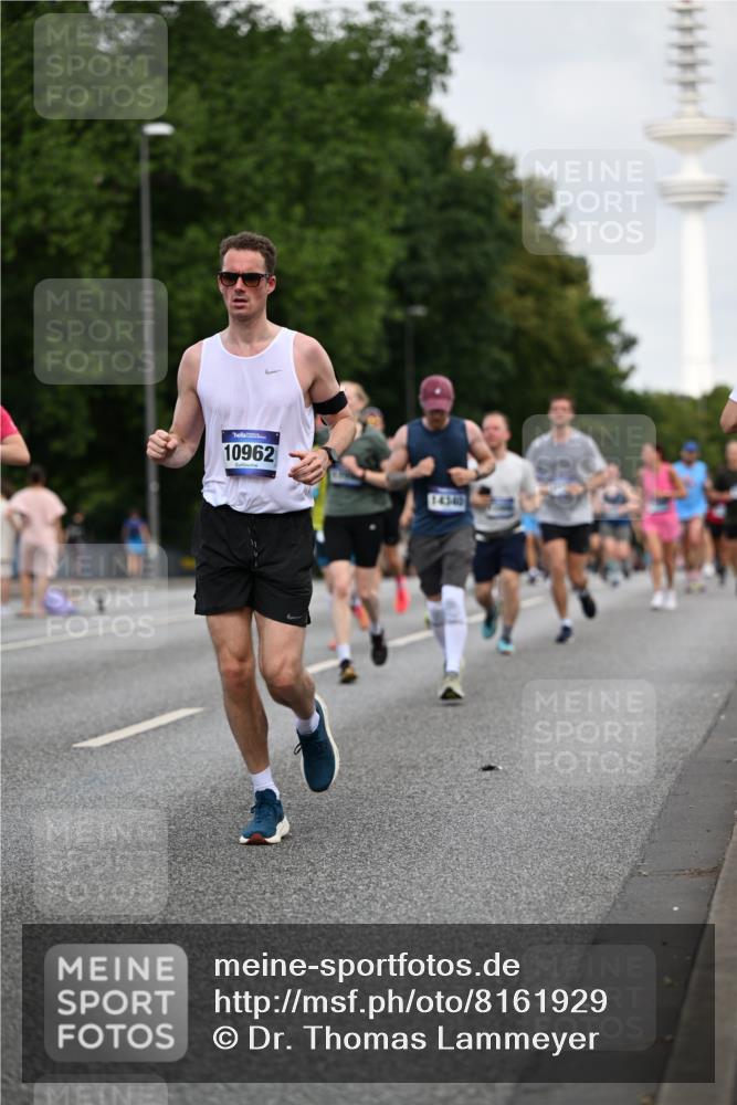 29.06.2025 - hella hamburg halbmarathon Dr. Thomas Lammeyer http://msf.ph/oto/8161929 29.06.2025 10:08:41 Kennedybrücke 1316, 1367, 1377, 1674, 2011, 2463, 2698, 3413, 4146, 4904, 5354, 5365, 5976, 6311, 6709, 8089, 8217, 9280, 10213, 10756, 10962 meine-sportfotos.de