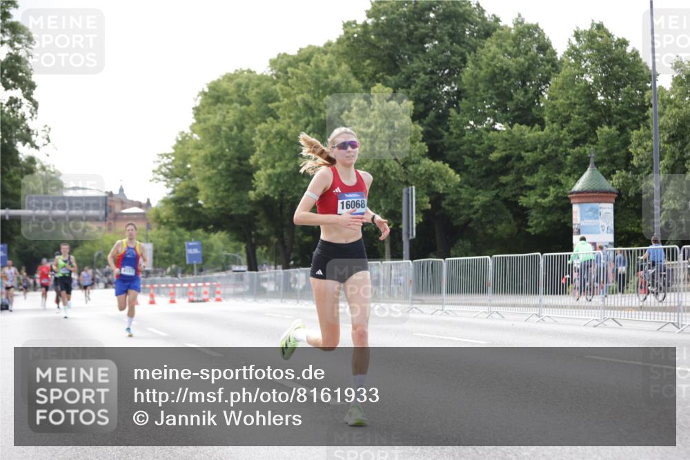 29.06.2025 - hella hamburg halbmarathon Jannik Wohlers http://msf.ph/oto/8161933 29.06.2025 09:40:01 Lombardsbrücke 34, 35, 52, 54, 6530, 9151, 9255, 9447, 10650, 12678, 14302, 15495, 16068, 16245, 16988, 19075 meine-sportfotos.de