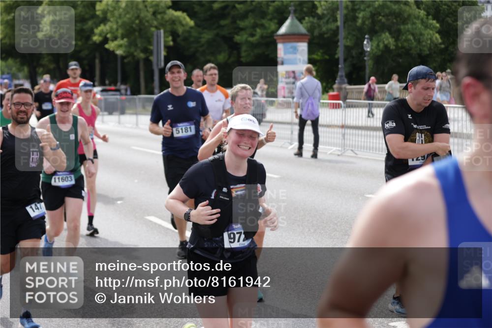 29.06.2025 - hella hamburg halbmarathon Jannik Wohlers http://msf.ph/oto/8161942 29.06.2025 10:20:06 Lombardsbrücke 1011, 1046, 1069, 1471, 1474, 2053, 2478, 3733, 4154, 4166, 4422, 4754, 4869, 5181, 5625, 5831, 5937, 6951, 7018, 7131, 8025, 8588, 9722, 9873, 10041, 10613, 10647, 11603, 11835, 11995, 12056, 12977, 13013, 14500, 14502, 14503, 14894, 15180, 15244, 15442, 15481, 15513, 16254, 16638, 17581, 17671, 17987, 18007, 18423, 18908, 19014, 19093 meine-sportfotos.de