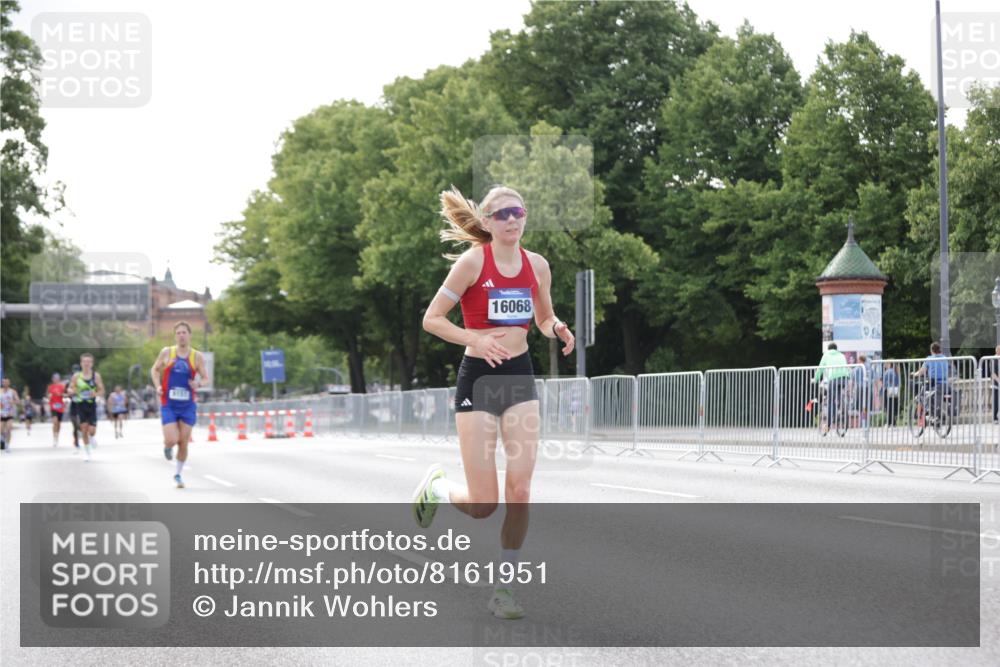 29.06.2025 - hella hamburg halbmarathon Jannik Wohlers http://msf.ph/oto/8161951 29.06.2025 09:40:01 Lombardsbrücke 34, 35, 52, 54, 6530, 9151, 9255, 9447, 10650, 12678, 14302, 15495, 16068, 16245, 16988, 19075 meine-sportfotos.de