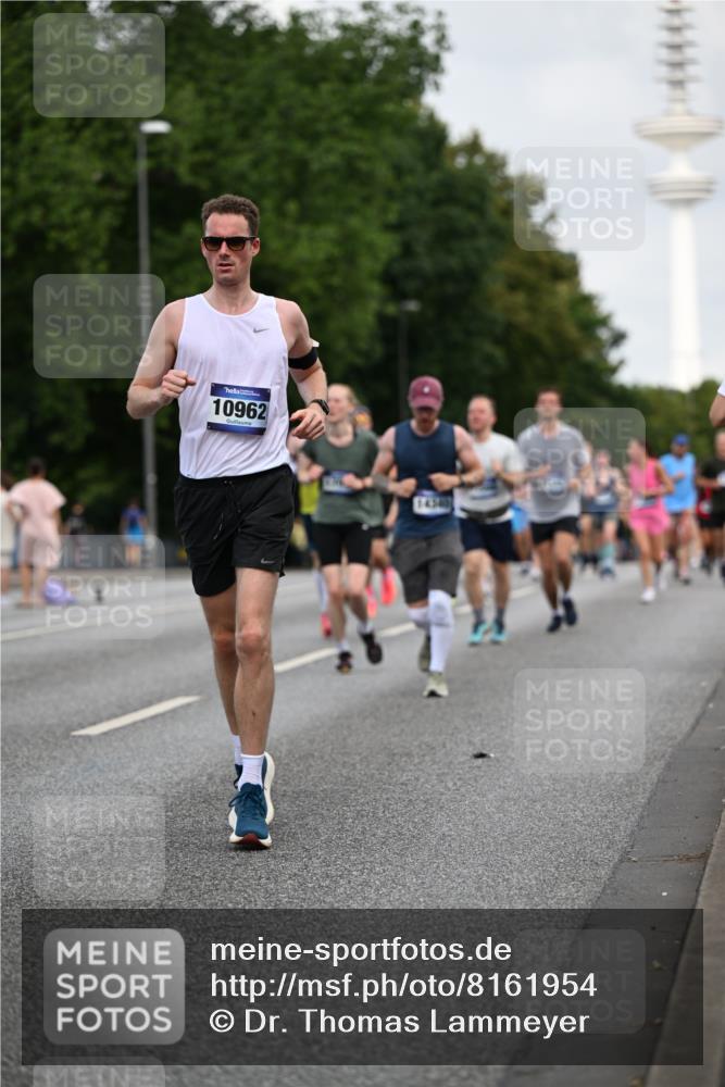 29.06.2025 - hella hamburg halbmarathon Dr. Thomas Lammeyer http://msf.ph/oto/8161954 29.06.2025 10:08:41 Kennedybrücke 1316, 1367, 1377, 1674, 2011, 2463, 2698, 3413, 4146, 4904, 5354, 5365, 5976, 6311, 6709, 8089, 8217, 9280, 10213, 10756, 10962 meine-sportfotos.de