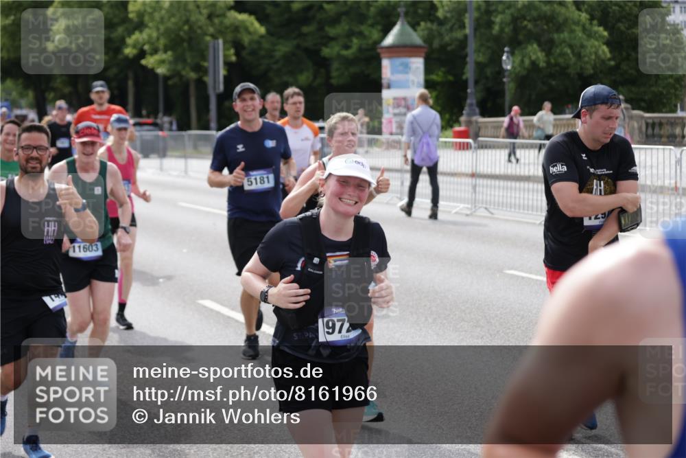 29.06.2025 - hella hamburg halbmarathon Jannik Wohlers http://msf.ph/oto/8161966 29.06.2025 10:20:06 Lombardsbrücke 1011, 1046, 1069, 1471, 1474, 2053, 2478, 3733, 4154, 4166, 4422, 4754, 4869, 5181, 5625, 5831, 5937, 6951, 7018, 7131, 8025, 8588, 9722, 9873, 10041, 10613, 10647, 11603, 11835, 11995, 12056, 12977, 13013, 14500, 14502, 14503, 14894, 15180, 15244, 15442, 15481, 15513, 16254, 16638, 17581, 17671, 17987, 18007, 18423, 18908, 19014, 19093 meine-sportfotos.de