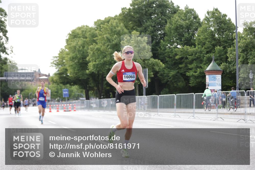 29.06.2025 - hella hamburg halbmarathon Jannik Wohlers http://msf.ph/oto/8161971 29.06.2025 09:40:01 Lombardsbrücke 34, 35, 52, 54, 6530, 9151, 9255, 9447, 10650, 12678, 14302, 15495, 16068, 16245, 16988, 19075 meine-sportfotos.de