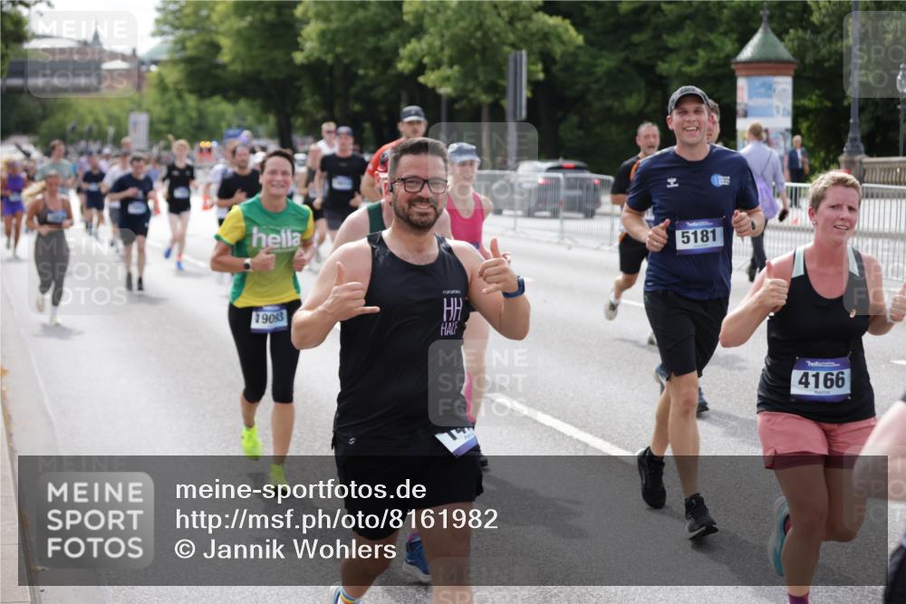 29.06.2025 - hella hamburg halbmarathon Jannik Wohlers http://msf.ph/oto/8161982 29.06.2025 10:20:07 Lombardsbrücke 1011, 1046, 1069, 1471, 1474, 2053, 2478, 3733, 4154, 4166, 4422, 4754, 4869, 5181, 5625, 5831, 6951, 7018, 7131, 8025, 8588, 9722, 9873, 10041, 10613, 10647, 11100, 11603, 11835, 11995, 12056, 12977, 14500, 14502, 14503, 14894, 15180, 15244, 15442, 15481, 15513, 16254, 16638, 17581, 17671, 17987, 18007, 18423, 18908, 19014, 19093 meine-sportfotos.de