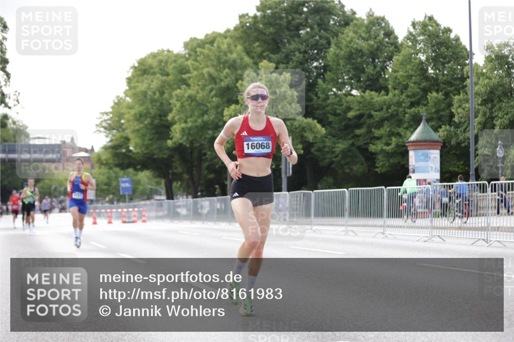 29.06.2025 - hella hamburg halbmarathon Jannik Wohlers http://msf.ph/oto/8161983 29.06.2025 09:40:01 Lombardsbrücke 34, 35, 52, 54, 6530, 9151, 9255, 9447, 10650, 12678, 14302, 15495, 16068, 16245, 16988, 19075 meine-sportfotos.de