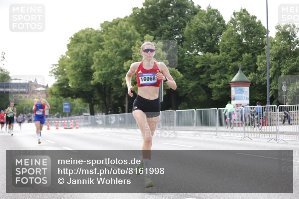 29.06.2025 - hella hamburg halbmarathon Jannik Wohlers http://msf.ph/oto/8161998 29.06.2025 09:40:01 Lombardsbrücke 34, 35, 52, 54, 6530, 9151, 9255, 9447, 10650, 12678, 14302, 15495, 16068, 16245, 16988, 19075 meine-sportfotos.de