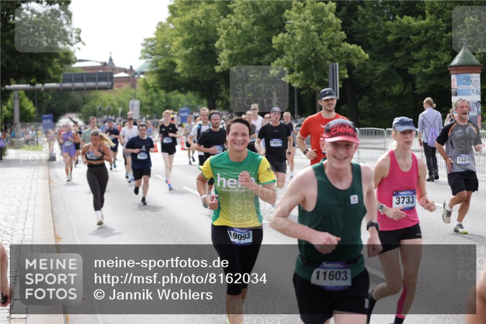29.06.2025 - hella hamburg halbmarathon Jannik Wohlers http://msf.ph/oto/8162034 29.06.2025 10:20:07 Lombardsbrücke 1011, 1046, 1069, 1471, 1474, 2053, 2478, 3733, 4154, 4166, 4422, 4754, 4869, 5181, 5625, 5831, 6951, 7018, 7131, 8025, 8588, 9722, 9873, 10041, 10613, 10647, 11100, 11603, 11835, 11995, 12056, 12977, 14500, 14502, 14503, 14894, 15180, 15244, 15442, 15481, 15513, 16254, 16638, 17581, 17671, 17987, 18007, 18423, 18908, 19014, 19093 meine-sportfotos.de