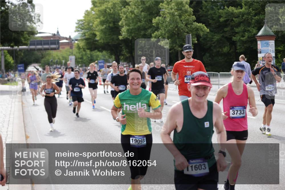 29.06.2025 - hella hamburg halbmarathon Jannik Wohlers http://msf.ph/oto/8162054 29.06.2025 10:20:08 Lombardsbrücke 1011, 1046, 1069, 1471, 1474, 2053, 2478, 2834, 3733, 3781, 4154, 4166, 4288, 4422, 4754, 4869, 5181, 5625, 5831, 6951, 7018, 7131, 8025, 8588, 9722, 9873, 10041, 10613, 10647, 11100, 11603, 11835, 11995, 12056, 12977, 14500, 14502, 14503, 14894, 15180, 15244, 15442, 15481, 15513, 16135, 16254, 16638, 17581, 17671, 17987, 18007, 18423, 18908, 19014, 19093 meine-sportfotos.de