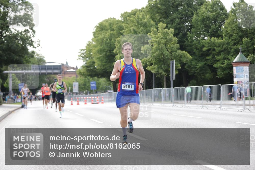 29.06.2025 - hella hamburg halbmarathon Jannik Wohlers http://msf.ph/oto/8162065 29.06.2025 09:40:04 Lombardsbrücke 34, 54, 6530, 9151, 9447, 10650, 12678, 14302, 15495, 16068, 16245, 16988, 18930, 19075 meine-sportfotos.de