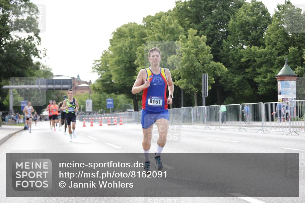 29.06.2025 - hella hamburg halbmarathon Jannik Wohlers http://msf.ph/oto/8162091 29.06.2025 09:40:04 Lombardsbrücke 34, 54, 6530, 9151, 9447, 10650, 12678, 14302, 15495, 16068, 16245, 16988, 18930, 19075 meine-sportfotos.de