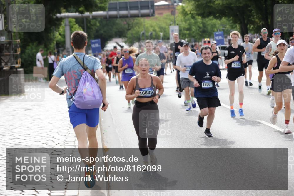 29.06.2025 - hella hamburg halbmarathon Jannik Wohlers http://msf.ph/oto/8162098 29.06.2025 10:20:09 Lombardsbrücke 1011, 1046, 1069, 1471, 1474, 2053, 2478, 2834, 3733, 3781, 4154, 4166, 4288, 4422, 4754, 4869, 5181, 5625, 5831, 6951, 7131, 8588, 9722, 10041, 10613, 10647, 11100, 11603, 11835, 11995, 12056, 12977, 14500, 14502, 14503, 14894, 15180, 15244, 15442, 15513, 16135, 16254, 16638, 17581, 17671, 17987, 18007, 18423, 18908, 19014, 19093 meine-sportfotos.de