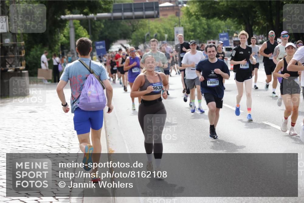 29.06.2025 - hella hamburg halbmarathon Jannik Wohlers http://msf.ph/oto/8162108 29.06.2025 10:20:09 Lombardsbrücke 1011, 1046, 1069, 1471, 1474, 2053, 2478, 2834, 3733, 3781, 4154, 4166, 4288, 4422, 4754, 4869, 5181, 5625, 5831, 6951, 7131, 8588, 9722, 10041, 10613, 10647, 11100, 11603, 11835, 11995, 12056, 12977, 14500, 14502, 14503, 14894, 15180, 15244, 15442, 15513, 16135, 16254, 16638, 17581, 17671, 17987, 18007, 18423, 18908, 19014, 19093 meine-sportfotos.de