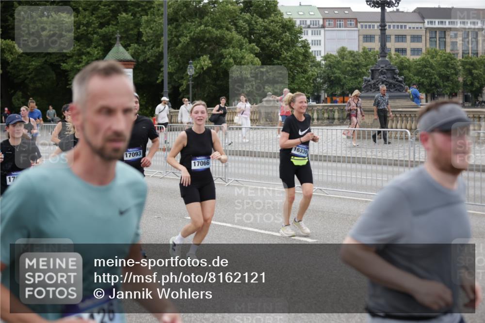 29.06.2025 - hella hamburg halbmarathon Jannik Wohlers http://msf.ph/oto/8162121 29.06.2025 11:03:33 Lombardsbrücke 1634, 1831, 1970, 2141, 2285, 2856, 3559, 3798, 4281, 5324, 6144, 6319, 6426, 6563, 6753, 6952, 6953, 7089, 7588, 7620, 7754, 8411, 8835, 8922, 8974, 9617, 9998, 10688, 10692, 10768, 11221, 11368, 11369, 12609, 13185, 13275, 13648, 13760, 13873, 14921, 14922, 15437, 15734, 15910, 15911, 16339, 17064, 17066, 17067, 17081, 17082, 17093, 17132, 17469, 17551, 18416 meine-sportfotos.de