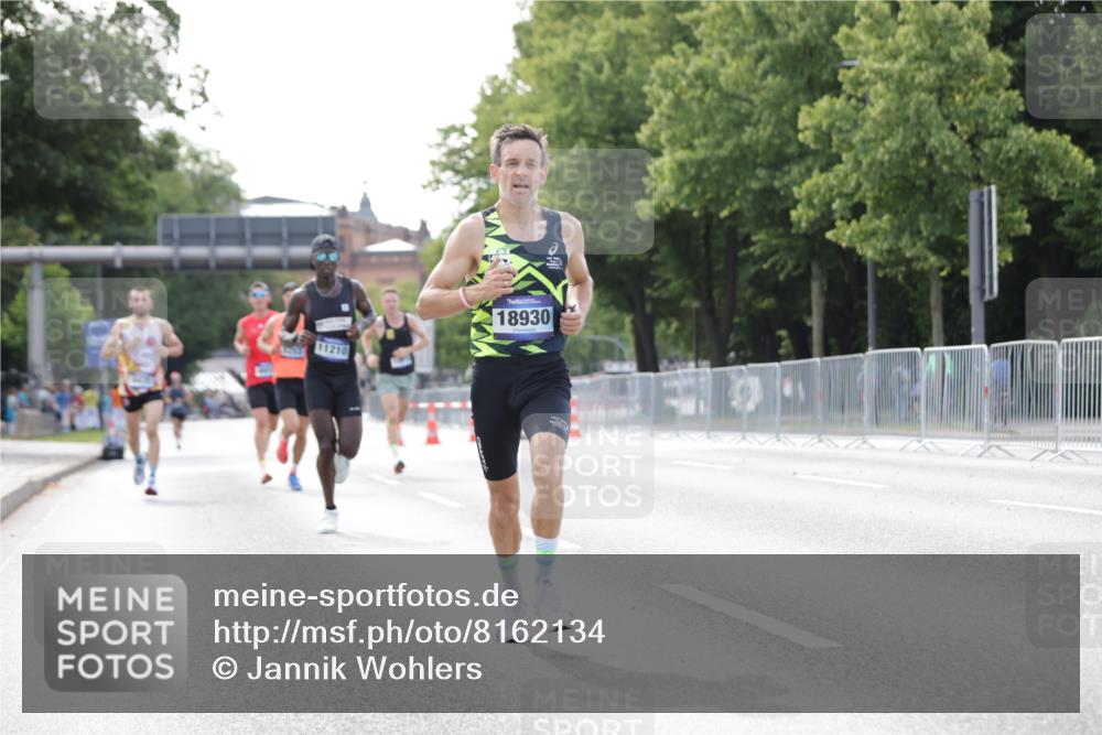 29.06.2025 - hella hamburg halbmarathon Jannik Wohlers http://msf.ph/oto/8162134 29.06.2025 09:40:07 Lombardsbrücke 34, 54, 5253, 6530, 6816, 9151, 9447, 9475, 11210, 12678, 14302, 16068, 16245, 16988, 18930 meine-sportfotos.de