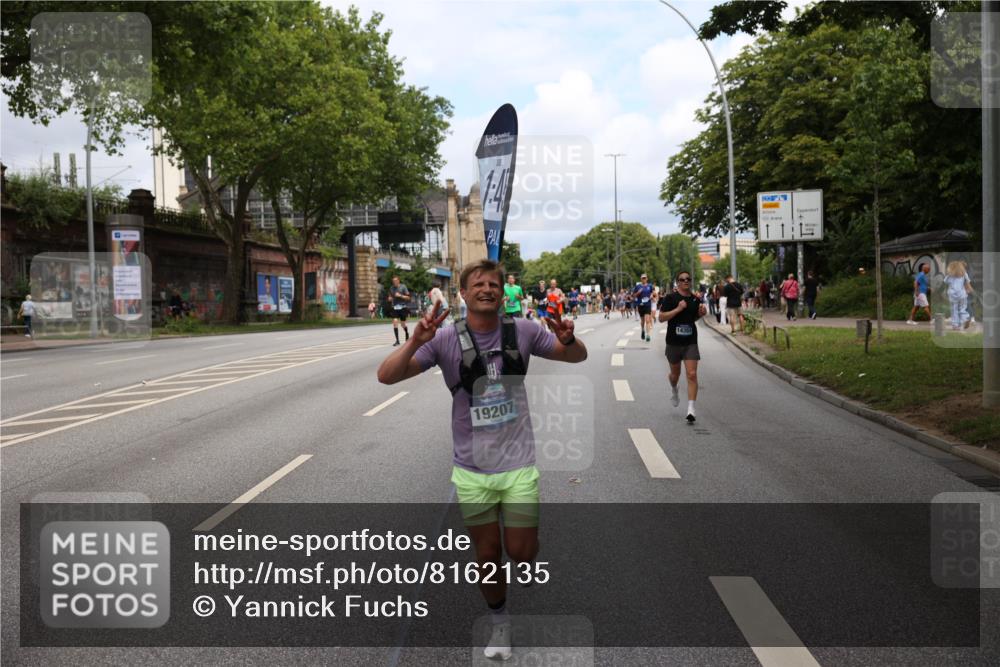 29.06.2025 - hella hamburg halbmarathon Yannick Fuchs http://msf.ph/oto/8162135 29.06.2025 10:39:07 20KM 1413, 1424, 1468, 1520, 1697, 1782, 1941, 2415, 2890, 2970, 3098, 4270, 4691, 4915, 5047, 7710, 8928, 9302, 11809, 13975, 14351, 14464, 14686, 14687, 14703, 15334, 16058, 17097, 17120, 17406, 18539, 18560, 18631, 18806, 19207 meine-sportfotos.de