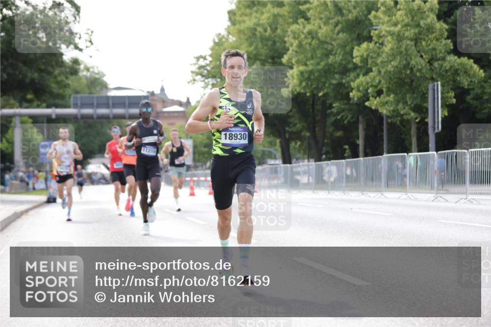 29.06.2025 - hella hamburg halbmarathon Jannik Wohlers http://msf.ph/oto/8162159 29.06.2025 09:40:07 Lombardsbrücke 34, 54, 5253, 6530, 6816, 9151, 9447, 9475, 11210, 12678, 14302, 16068, 16245, 16988, 18930 meine-sportfotos.de