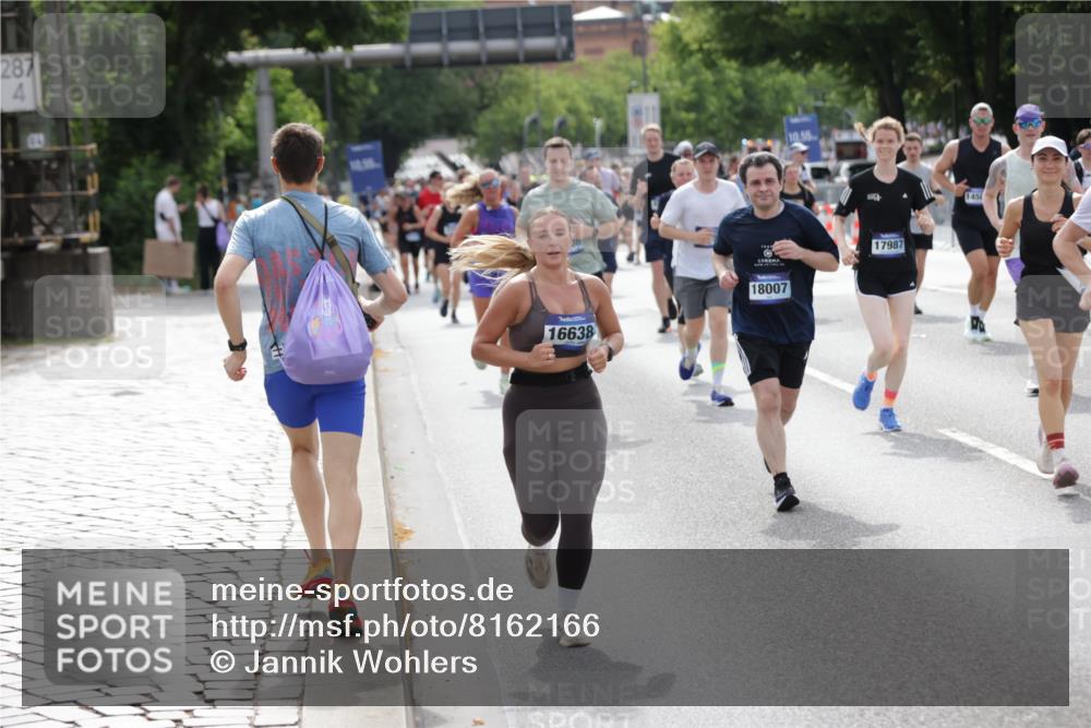 29.06.2025 - hella hamburg halbmarathon Jannik Wohlers http://msf.ph/oto/8162166 29.06.2025 10:20:09 Lombardsbrücke 1011, 1046, 1069, 1471, 1474, 2053, 2478, 2834, 3733, 3781, 4154, 4166, 4288, 4422, 4754, 4869, 5181, 5625, 5831, 6951, 7131, 8588, 9722, 10041, 10613, 10647, 11100, 11603, 11835, 11995, 12056, 12977, 14500, 14502, 14503, 14894, 15180, 15244, 15442, 15513, 16135, 16254, 16638, 17581, 17671, 17987, 18007, 18423, 18908, 19014, 19093 meine-sportfotos.de