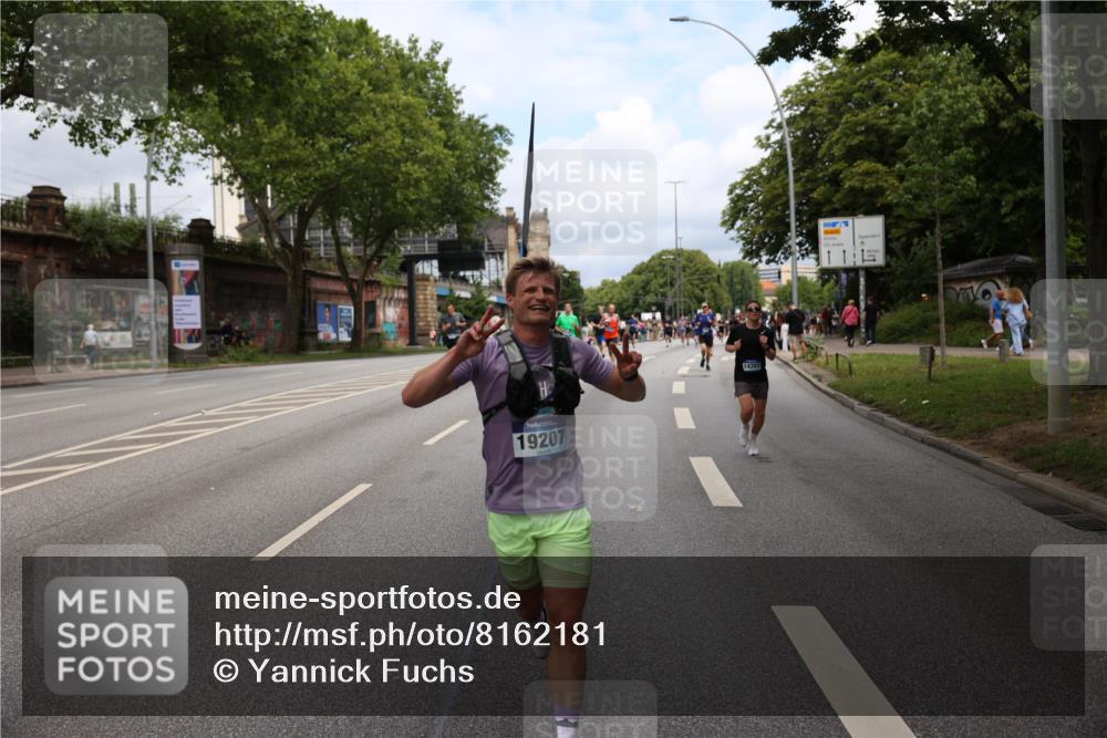 29.06.2025 - hella hamburg halbmarathon Yannick Fuchs http://msf.ph/oto/8162181 29.06.2025 10:39:08 20KM 1413, 1424, 1468, 1520, 1697, 2415, 2890, 2970, 3098, 4270, 4691, 4915, 5047, 7710, 8928, 9302, 11809, 13975, 14351, 14464, 14686, 14687, 14703, 15334, 16058, 16803, 17097, 17120, 17406, 18539, 18560, 18631, 19207 meine-sportfotos.de
