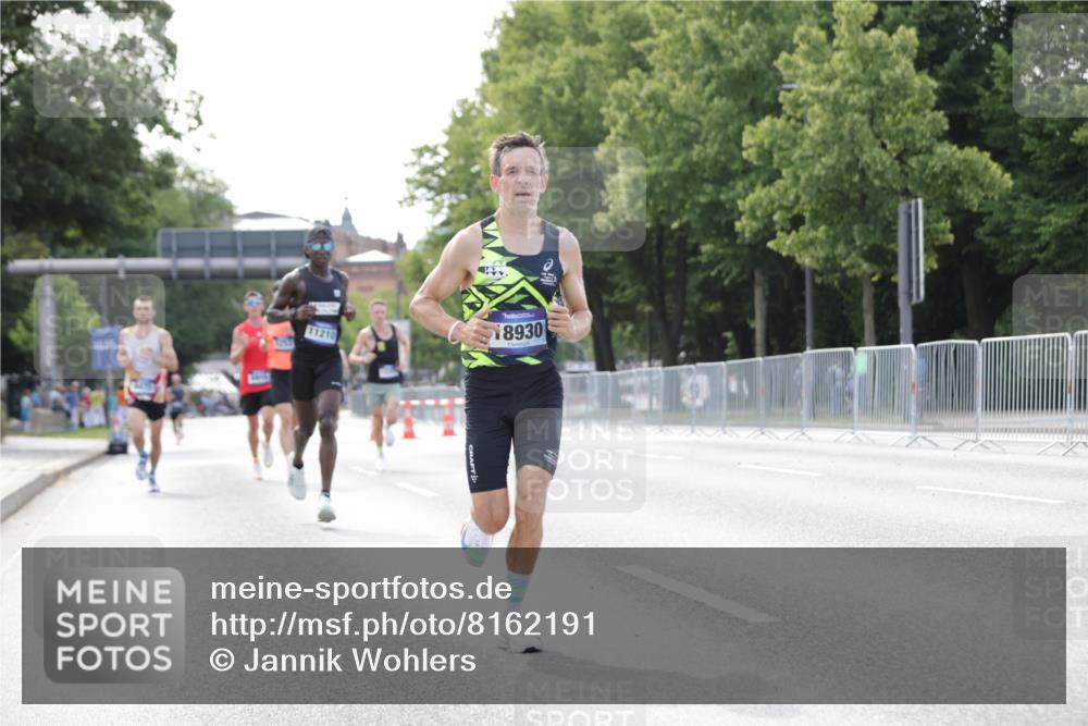 29.06.2025 - hella hamburg halbmarathon Jannik Wohlers http://msf.ph/oto/8162191 29.06.2025 09:40:07 Lombardsbrücke 34, 54, 5253, 6530, 6816, 9151, 9447, 9475, 11210, 12678, 14302, 16068, 16245, 16988, 18930 meine-sportfotos.de