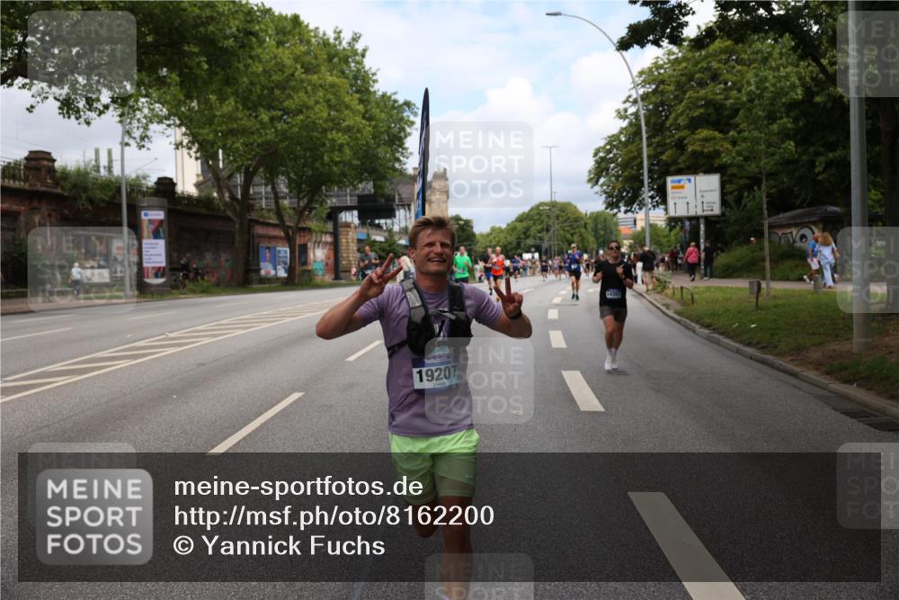 29.06.2025 - hella hamburg halbmarathon Yannick Fuchs http://msf.ph/oto/8162200 29.06.2025 10:39:08 20KM 1413, 1424, 1468, 1520, 1697, 2415, 2890, 2970, 3098, 4270, 4691, 4915, 5047, 7710, 8928, 9302, 11809, 13975, 14351, 14464, 14686, 14687, 14703, 15334, 16058, 16803, 17097, 17120, 17406, 18539, 18560, 18631, 19207 meine-sportfotos.de