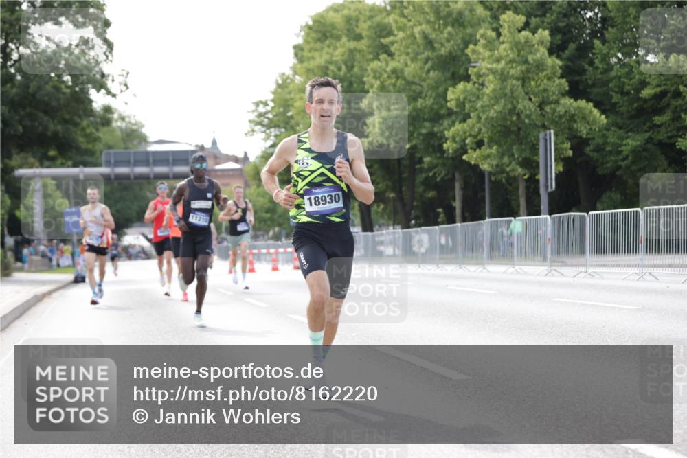 29.06.2025 - hella hamburg halbmarathon Jannik Wohlers http://msf.ph/oto/8162220 29.06.2025 09:40:07 Lombardsbrücke 34, 54, 5253, 6530, 6816, 9151, 9447, 9475, 11210, 12678, 14302, 16068, 16245, 16988, 18930 meine-sportfotos.de
